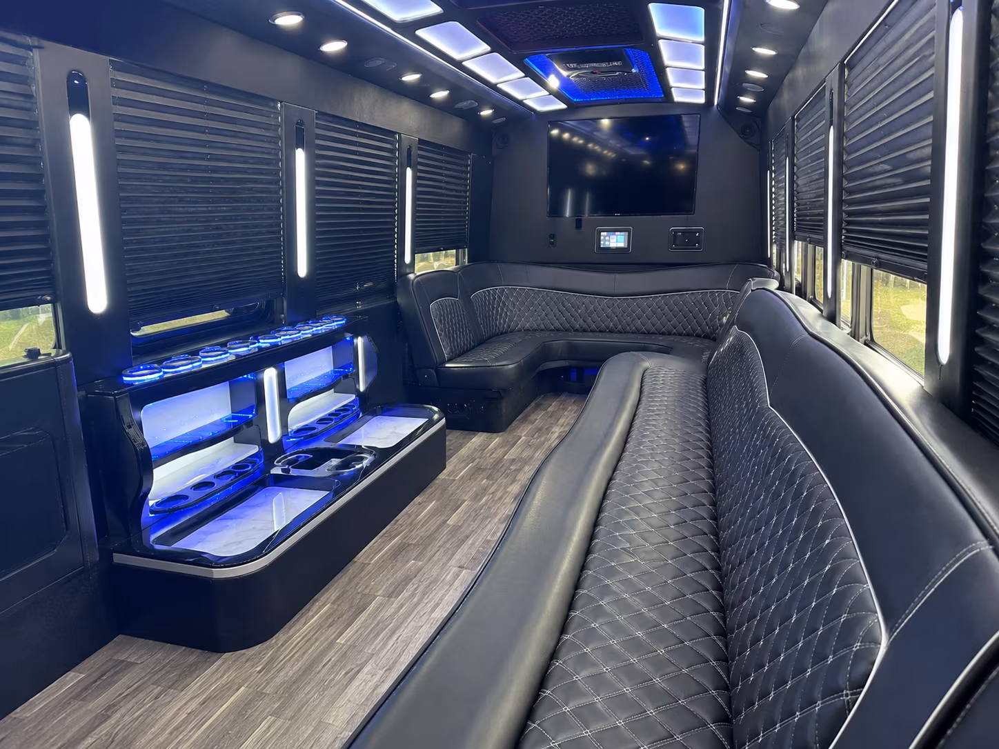 Smithtown Winery Tour & Pub Crawl Transportation